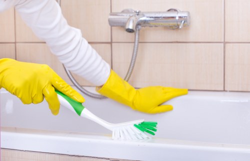 Professional oven cleaning service for a Kennington home kitchen